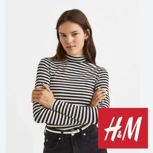 NEW: H&M Striped Turtleneck Women - fits like an XL)